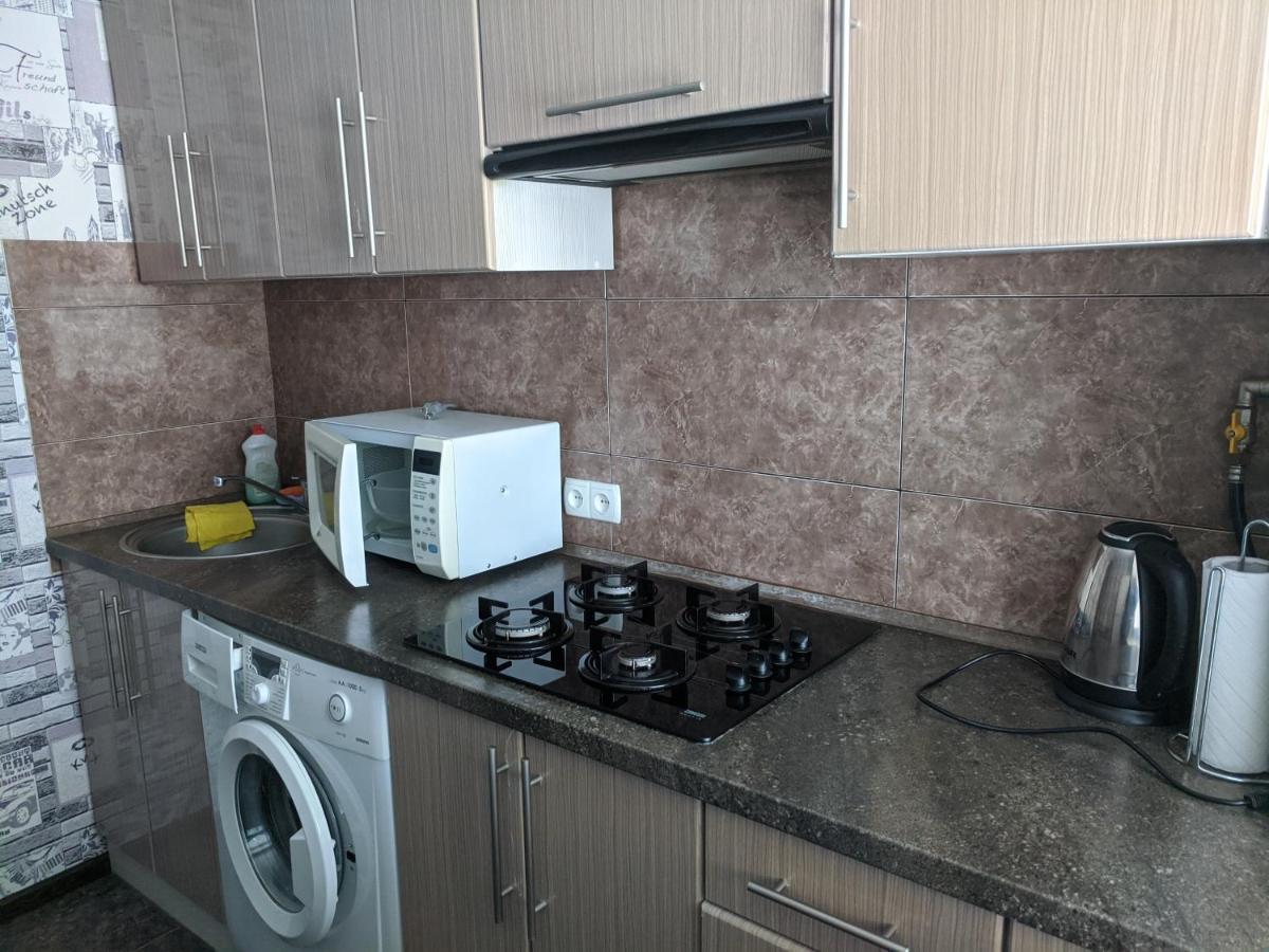 Apartment With Balcony On Peremohy Avenue 43 Csernyihiv Kültér fotó